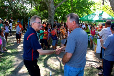 16.12.2017 - Vice-prefeito Idemar Barz na chegada do Papai Noel da Rádio Imigrantes
