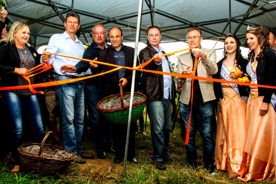 25.11.2017 - Prefeito em exercício Idemar Barz na abertura da Colheita do Pêssego 2017