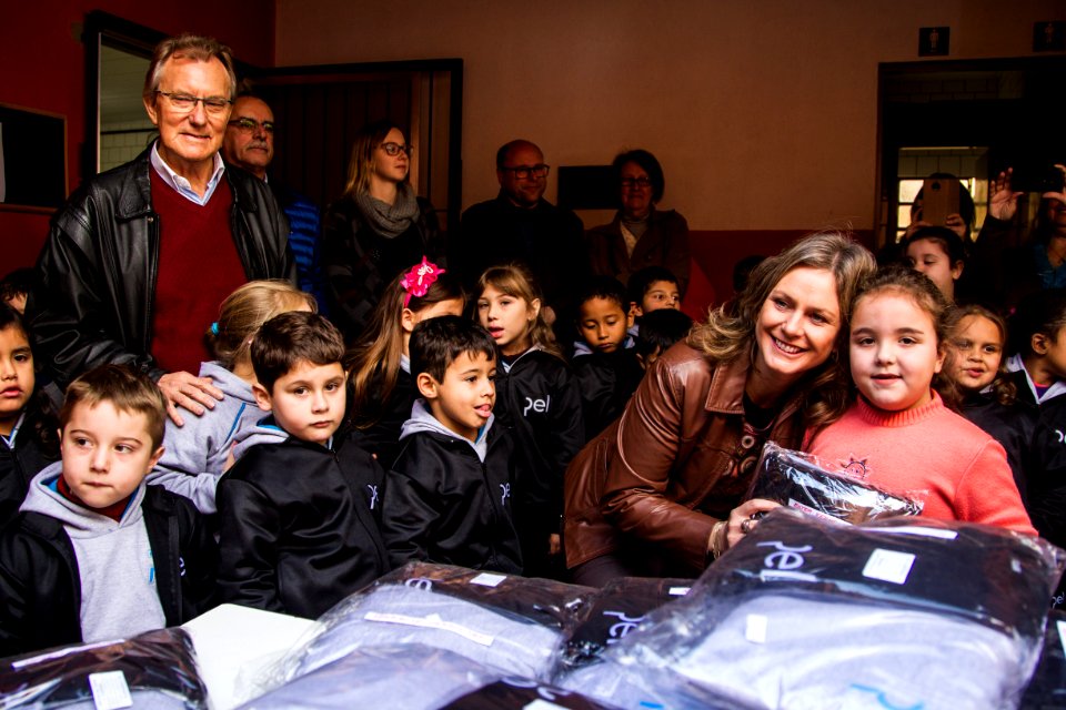 21.06.2018 -  Entrega dos novos uniformes na Escola Joaquim Nabuco e assinatura da ordem de serviço da construção de passarela coberta para EMEF Joaquim Nabuco - Foto: Gustavo Vara