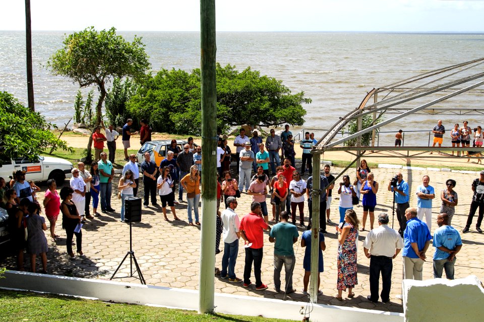 31.01.2018 - Prefeita Paula Mascarenhas durante entrega e instalação da placa no monumento à Iemanjá - Foto: Gustavo Vara