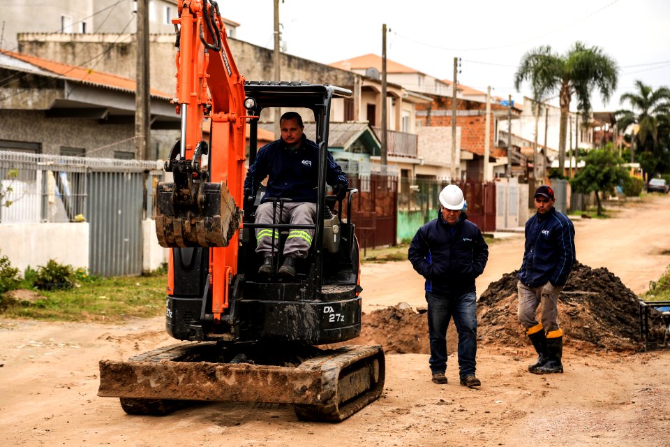 04.07.2018 - Prefeita Paula Mascarenhas e o vice Idemar Barz em visita às obras do Sanep - Foto: Gustavo Vara