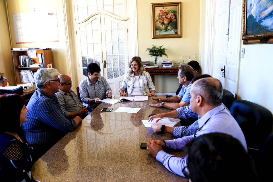 15.02.2018 - Prefeita Paula Mascarenhas assina contrato da iluminação ornamental do Mercado com a empresa Terceiriza - Foto: Gustavo Vara