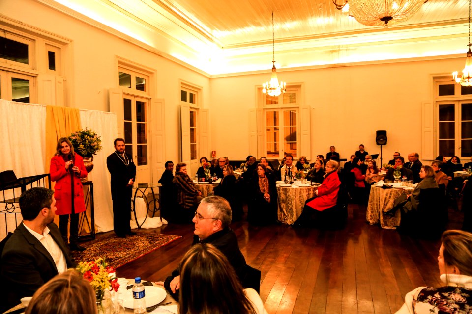 04.07.2018 - Prefeita Paula Mascarenhas em seu pronunciamento no jantar comemorativo de aniversário do Instituto Lobo da Costa - Foto: Gustavo Vara