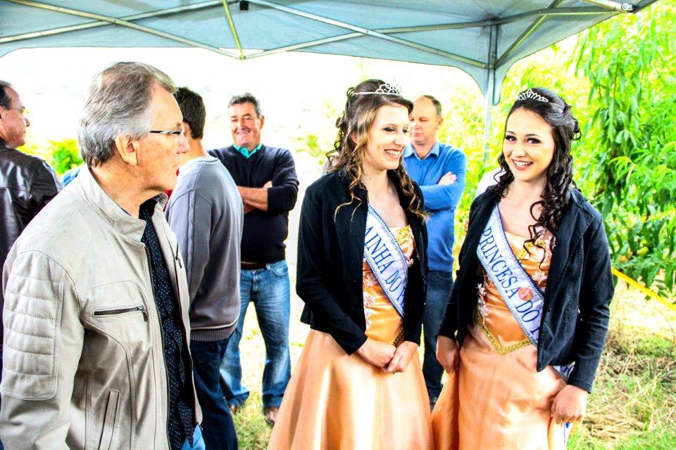 25.11.2017 - Prefeito em exercício Idemar Barz na abertura da Colheita do Pêssego 2017