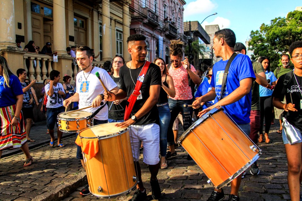 15.01.2018 - Prefeita Paula Mascarenhas no Cortejo Musical do 8° Festival Internacional Sesc de Música