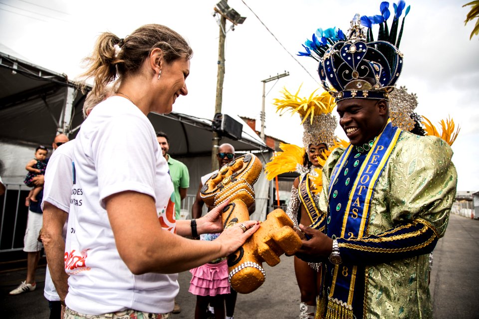 10.02.2018 - Prefeita Paula Mascarenhas e o vice Idemar Barz durante o primeiro dia do Carnaval 2018 - Foto: Gustavo Vara