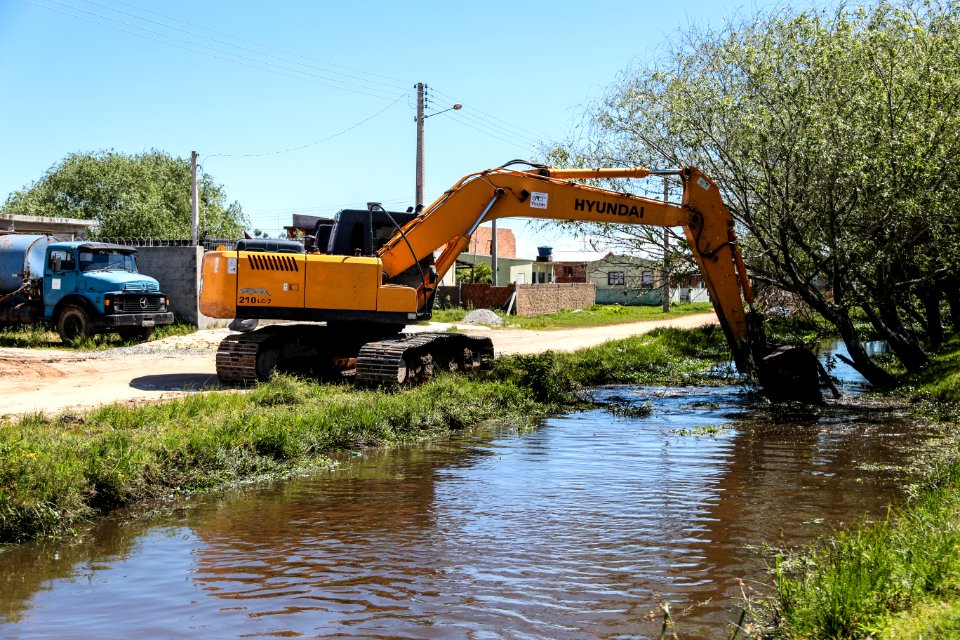 31.10.2017 - Limpeza do canal da 29 no Val Verde