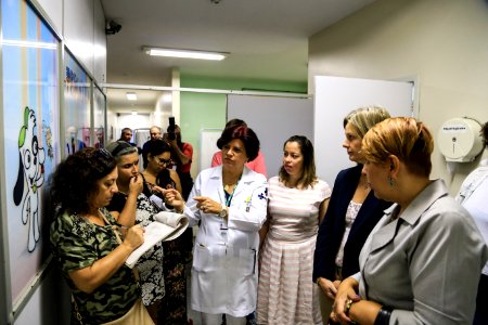 08.03.2018 - Prefeita Paula Mascarenhas visita à ala pediátrica do Pronto Socorro após reforma - Foto: Gustavo Vara
