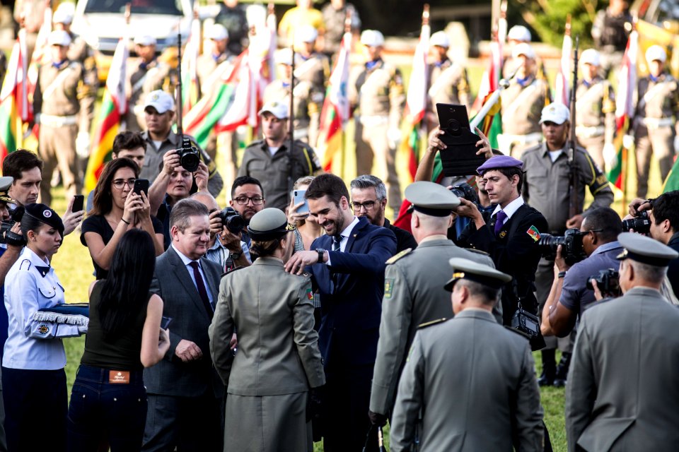 18.11.2019 - Porto Alegre/RS  - Prefeita Paula Mascarenhas é homenageada com a medalha 'Serviços Distintos' na cerimônia de passagem de comando-geral da Brigada Militar. Coronel Ikeda passa o comando para o coronel Rodrigo Mohr Picon - Foto: Gustavo Vara