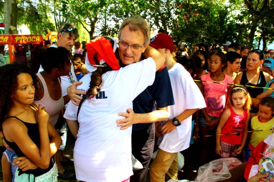 16.12.2017 - Vice-prefeito Idemar Barz na chegada do Papai Noel da Rádio Imigrantes