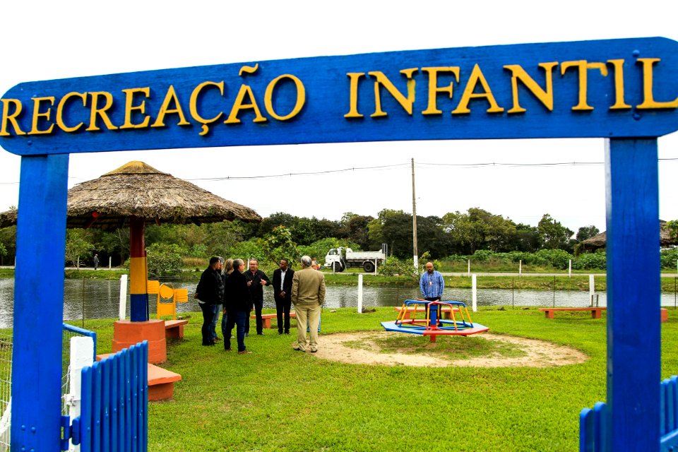 18.05.2018 - Prefeita Paula Mascarenhas acompanhada do Diretor Presidente da Eterpel, Jorge Vasques realizam a reinauguração da ponte e área de recreação infantil do terminal rodoviário de Pelotas - Foto: Gustavo Vara
