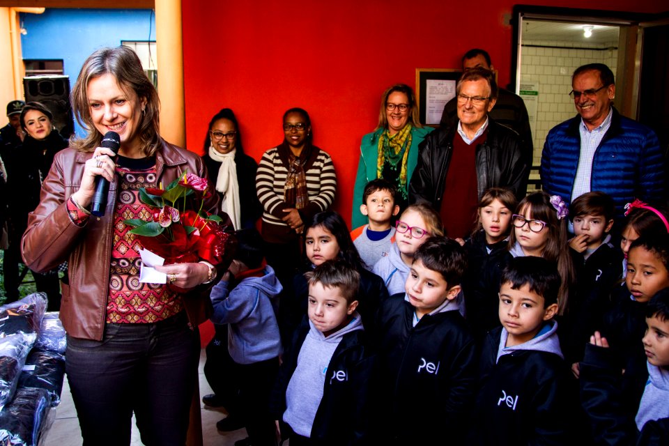 21.06.2018 -  Entrega dos novos uniformes na Escola Joaquim Nabuco e assinatura da ordem de serviço da construção de passarela coberta para EMEF Joaquim Nabuco - Foto: Gustavo Vara