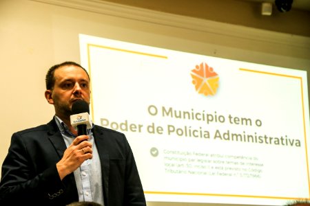 30.11.2017 - Prefeita Paula Mascarenhas na entrega e apresentação do código de convivência aos vereadores