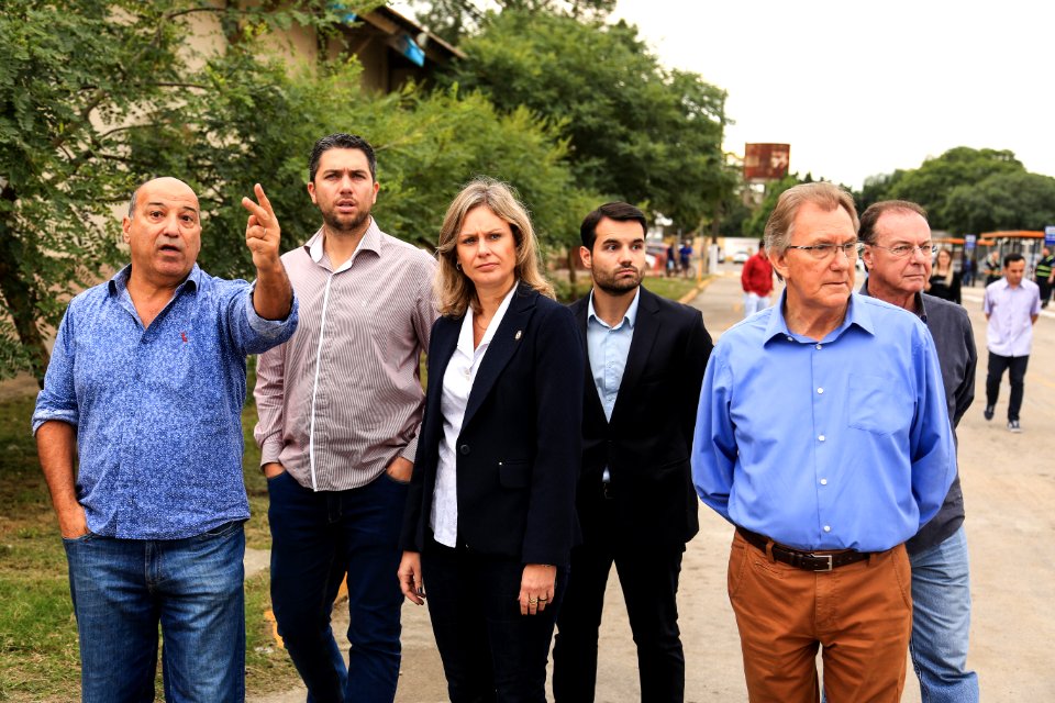 09.05.2018 - Prefeita Paula Mascarenhas e o vice Idemar Barz durante caminhada de entrega do novo terminal da Estação Férrea - Foto: Gustavo Vara