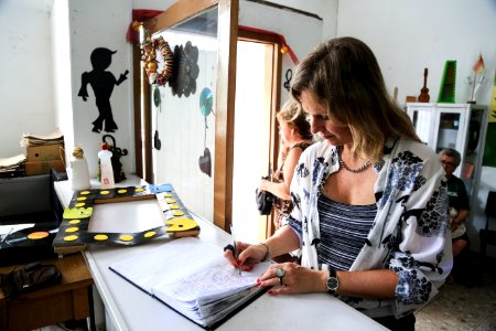29.12.2017 - Prefeita Paula Mascarenhas durante visita à exposição comemorativa aos 25 anos do Caps Castelo