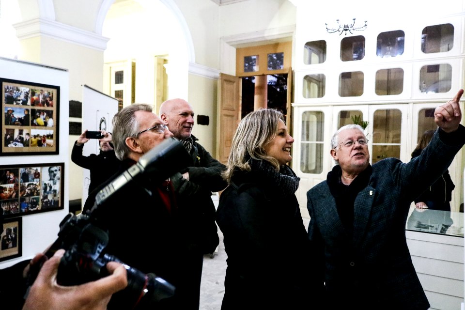 05.07.2019 - Prefeita Paula Mascarenhas e o vice Idemar Barz prestigiam a abertura da exposição fotográfica ‘Bernardo de Souza em dois tempos’ em homenagem ao ex-prefeito, com imagens do fotógrafo Gustavo Vara - Foto: Michel Corvello