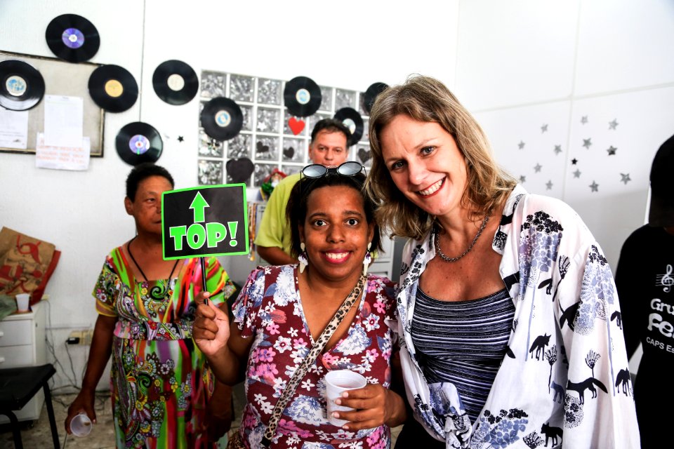 29.12.2017 - Prefeita Paula Mascarenhas durante visita à exposição comemorativa aos 25 anos do Caps Castelo