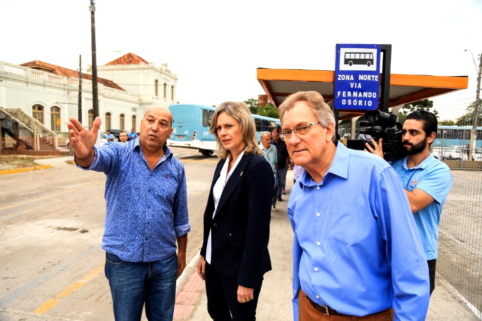 09.05.2018 - Prefeita Paula Mascarenhas e o vice Idemar Barz durante caminhada de entrega do novo terminal da Estação Férrea - Foto: Gustavo Vara