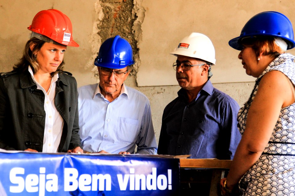 01.11.2017 - Prefeita Paula Mascarenhas e vice Idemar Barz em visita à obra da UBS Virgílio Costa