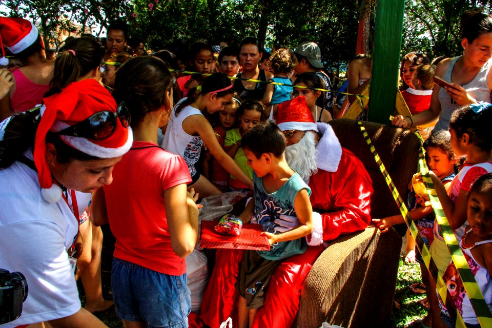 16.12.2017 - Vice-prefeito Idemar Barz na chegada do Papai Noel da Rádio Imigrantes