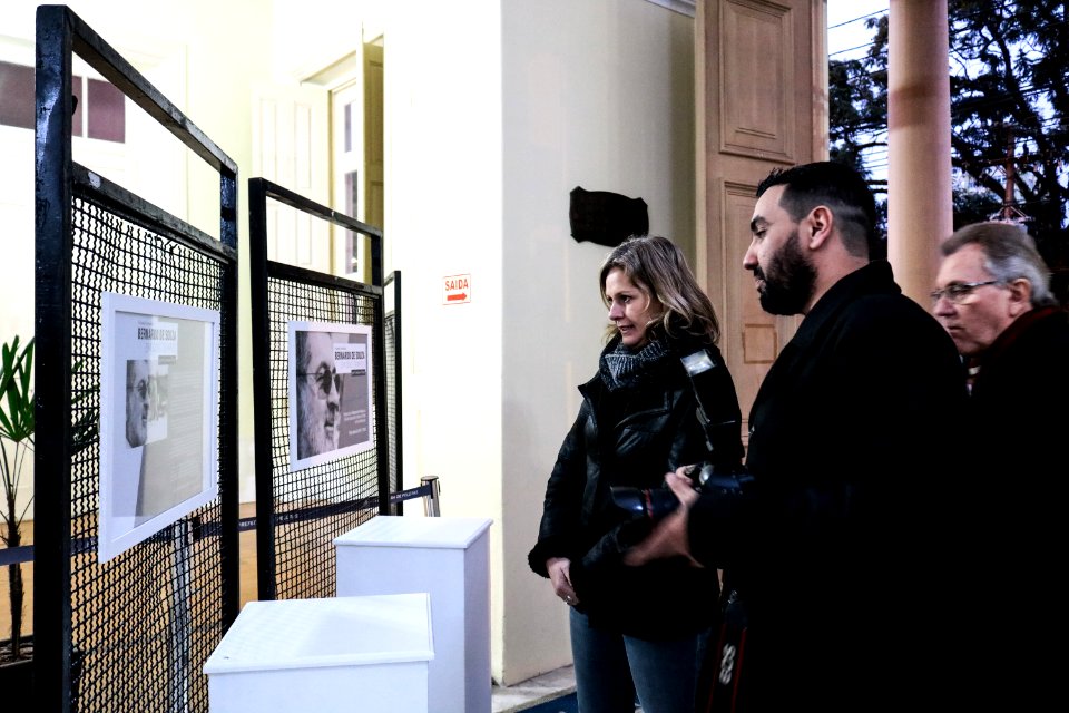 05.07.2019 - Prefeita Paula Mascarenhas e o vice Idemar Barz prestigiam a abertura da exposição fotográfica ‘Bernardo de Souza em dois tempos’ em homenagem ao ex-prefeito, com imagens do fotógrafo Gustavo Vara - Foto: Michel Corvello