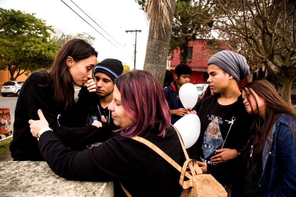30.06.2018 - Prefeita Paula Mascarenhas participa da Passeata pela Paz em luto e protesto ao assassinato brutal de Thainã Leal, aluno do colégio Assis Brasil - Foto: Gustavo Vara