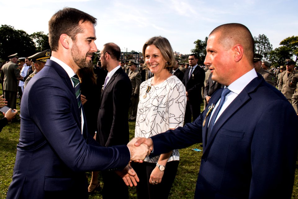 18.11.2019 - Porto Alegre/RS  - Prefeita Paula Mascarenhas é homenageada com a medalha 'Serviços Distintos' na cerimônia de passagem de comando-geral da Brigada Militar. Coronel Ikeda passa o comando para o coronel Rodrigo Mohr Picon - Foto: Gustavo Vara