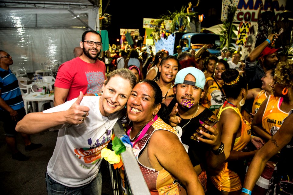 10.02.2018 - Prefeita Paula Mascarenhas e o vice Idemar Barz durante o primeiro dia do Carnaval 2018 - Foto: Gustavo Vara