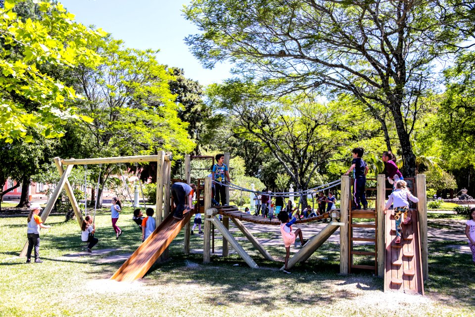 22.11.2017 - Novos bancos e brinquedos no Parque Baronesa