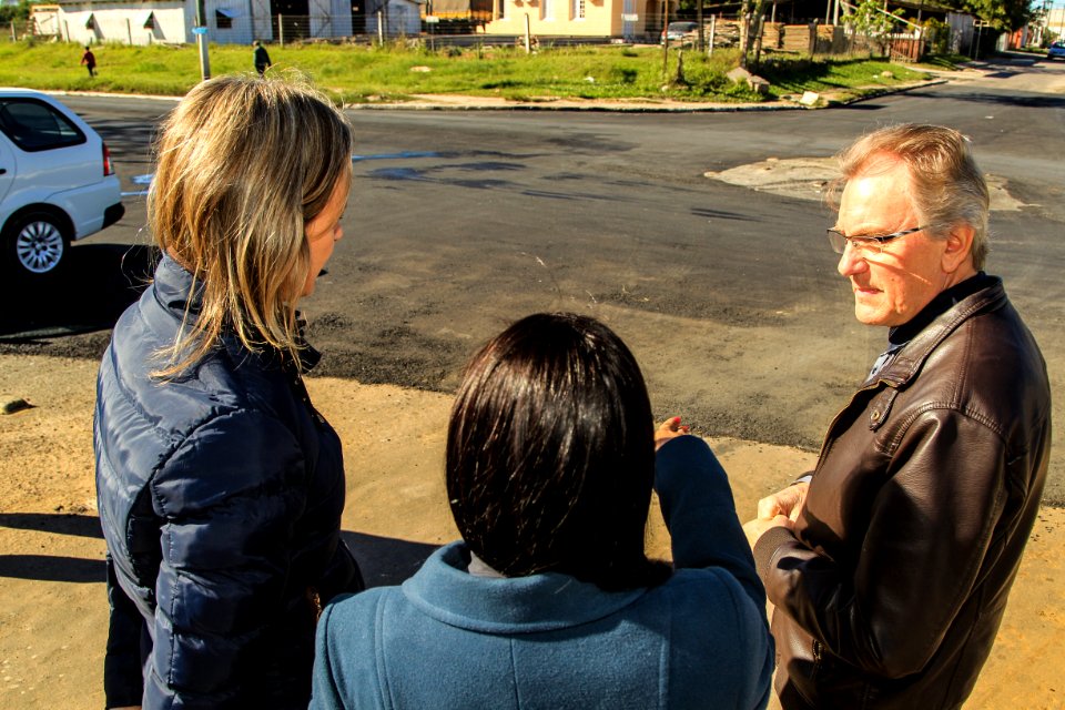 23.05.2018 - Prefeita Paula Mascarenhas e o vice Idemar Barz durante vistoria das obras nas ruas Afonso Pena, Paulo Guilayn e Santo Michelon no Fragata - Foto: Gustavo Vara