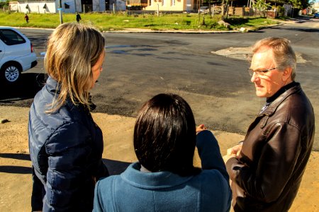 23.05.2018 - Prefeita Paula Mascarenhas e o vice Idemar Barz durante vistoria das obras nas ruas Afonso Pena, Paulo Guilayn e Santo Michelon no Fragata - Foto: Gustavo Vara