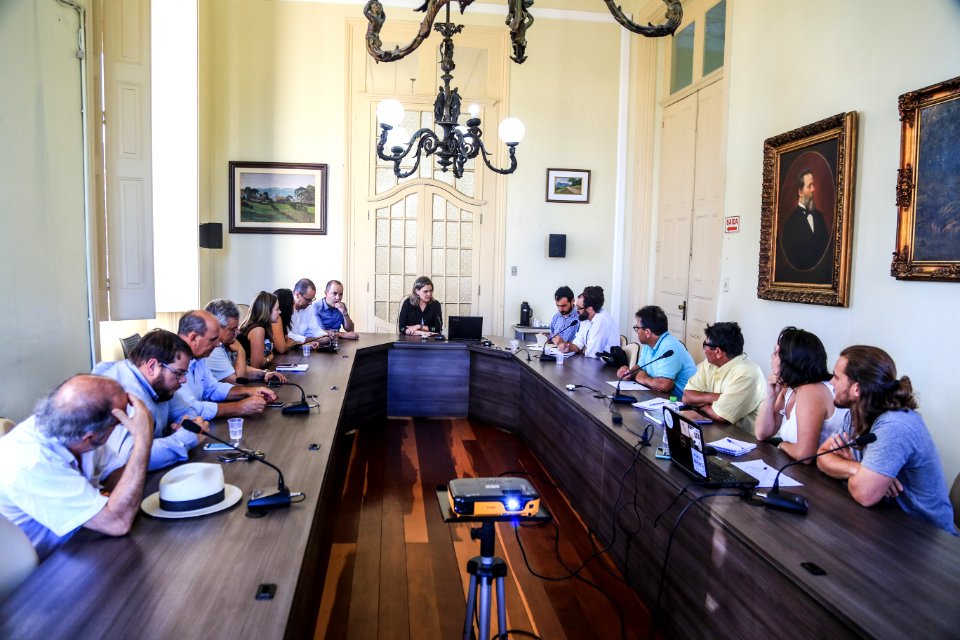 11.01.2018 - Prefeita Paula Mascarenhas durante reunião sobre Estrada do Engenho