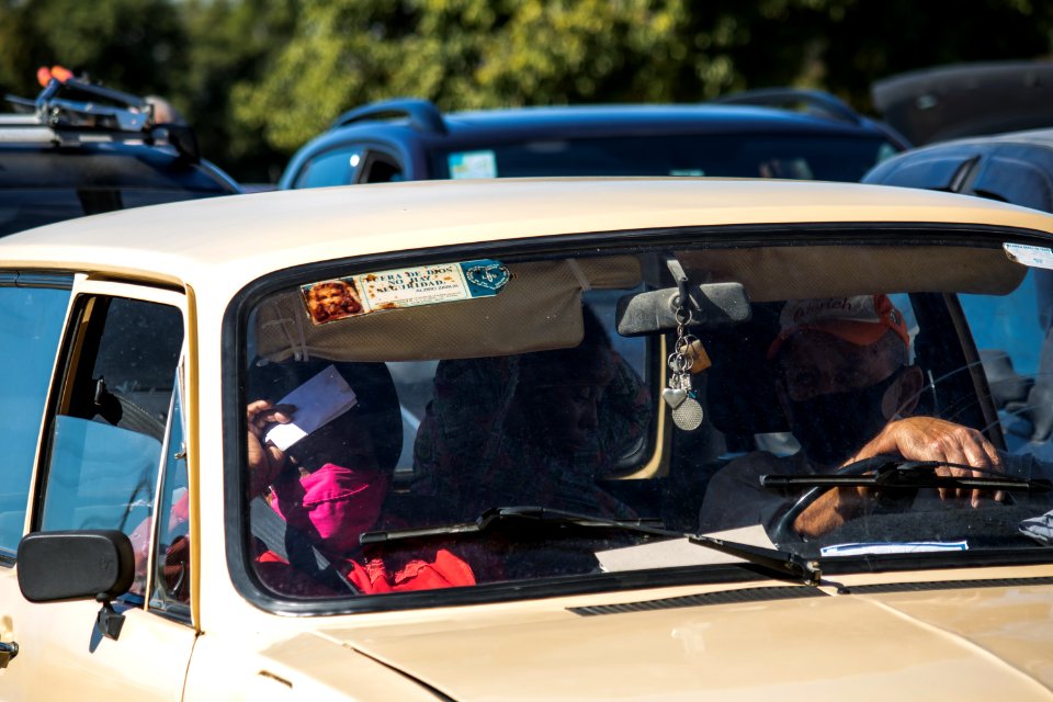 29.04.2021 - 2ª dose para idosos de 71 anos no drive-thru e 1° dose para profissionais de saúde no IFSul - Foto Michel Corvello