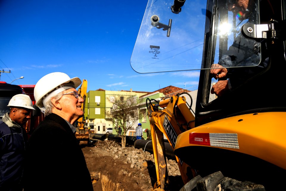 20.08.2018 - Prefeito em exercício Idemar Barz durante visita obra de instalação adutora ETA São Gonçalo - Foto: Gustavo Vara