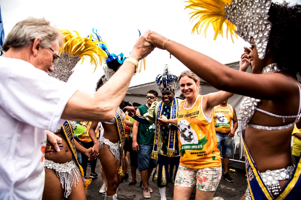 10.02.2018 - Prefeita Paula Mascarenhas e o vice Idemar Barz durante o primeiro dia do Carnaval 2018 - Foto: Gustavo Vara