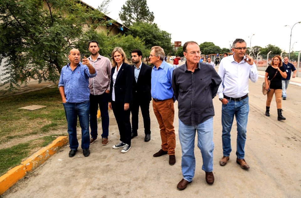 09.05.2018 - Prefeita Paula Mascarenhas e o vice Idemar Barz durante caminhada de entrega do novo terminal da Estação Férrea - Foto: Gustavo Vara