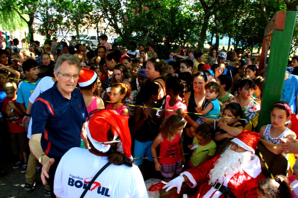 16.12.2017 - Vice-prefeito Idemar Barz na chegada do Papai Noel da Rádio Imigrantes