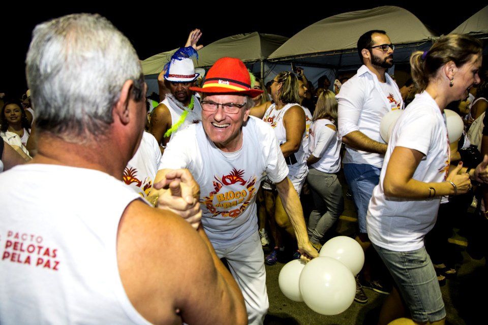 12.02.2018 - Bloco da Paz desfila na Passarela do Samba no Porto de Pelotas - Foto: Gustavo Vara