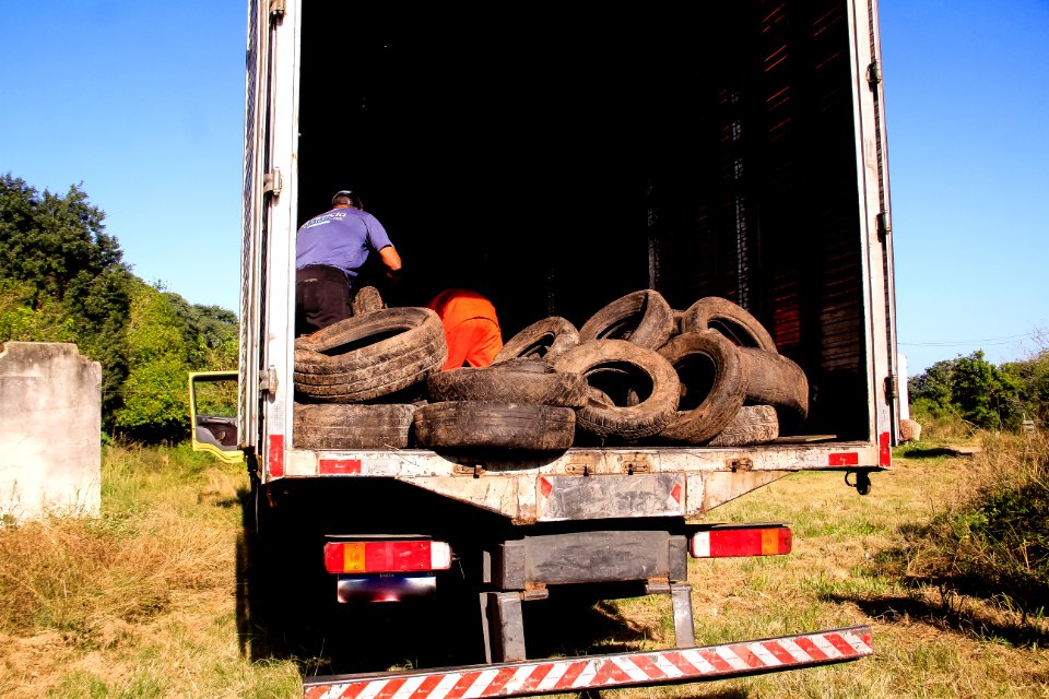 26.04.2021 Início da retirada do Bota-fora de Pneus Foto Rodrigo Chagas
