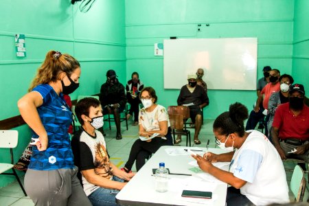 15.04.2021 - Vacinação dos idosos de 61 anos nas escolas - Foto Michel Corvello