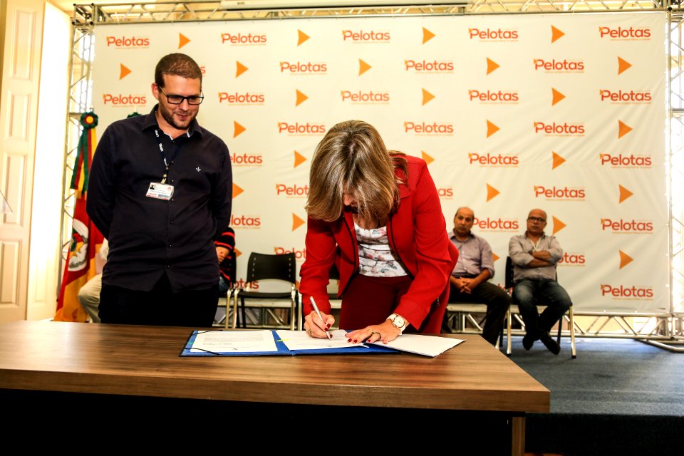 12.04.2018 - Prefeita Paula Mascarenhas durante assinatura de convênio do Plano de Mobilidade - Foto: Gustavo Vara