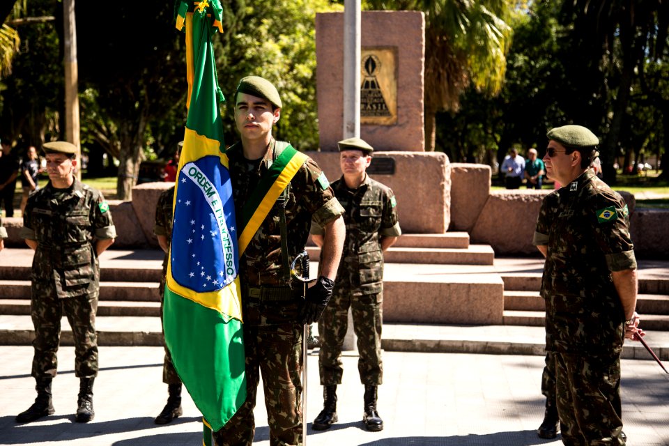 19.11.2017 - Prefeita Paula Mascarenhas e o vice Idemar Barz participam da cerimônia ao Dia da Bandeira no Altar da Pátria