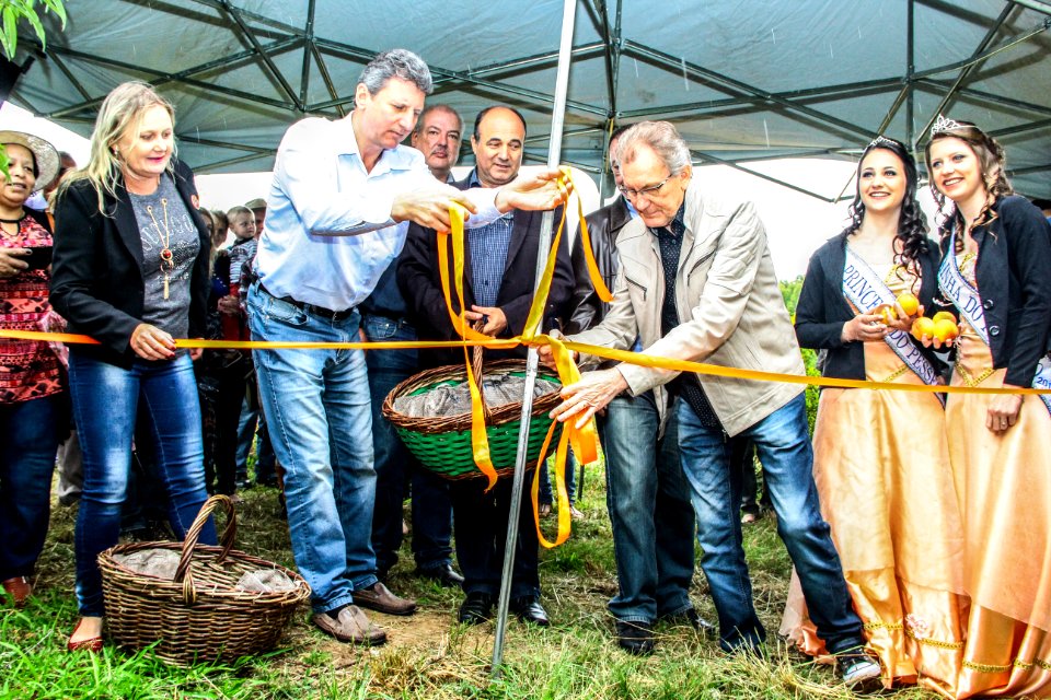 25.11.2017 - Prefeito em exercício Idemar Barz na abertura da Colheita do Pêssego 2017