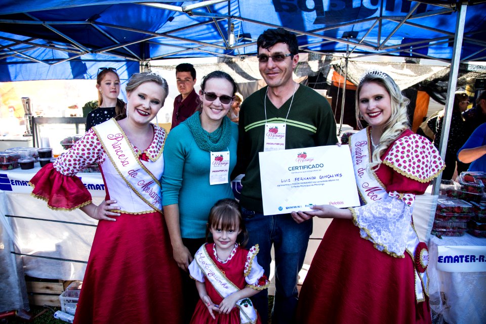 12.11.2017 - 1ª Festa do Morango é atração na comunidade do Redentor, na Estrada da Gama, localizada no Monte Bonito. Com a presença do secretário muncipal Jair Seidel, vice prefeito Idemar Barz e a prefeita Paula Mascarenhas