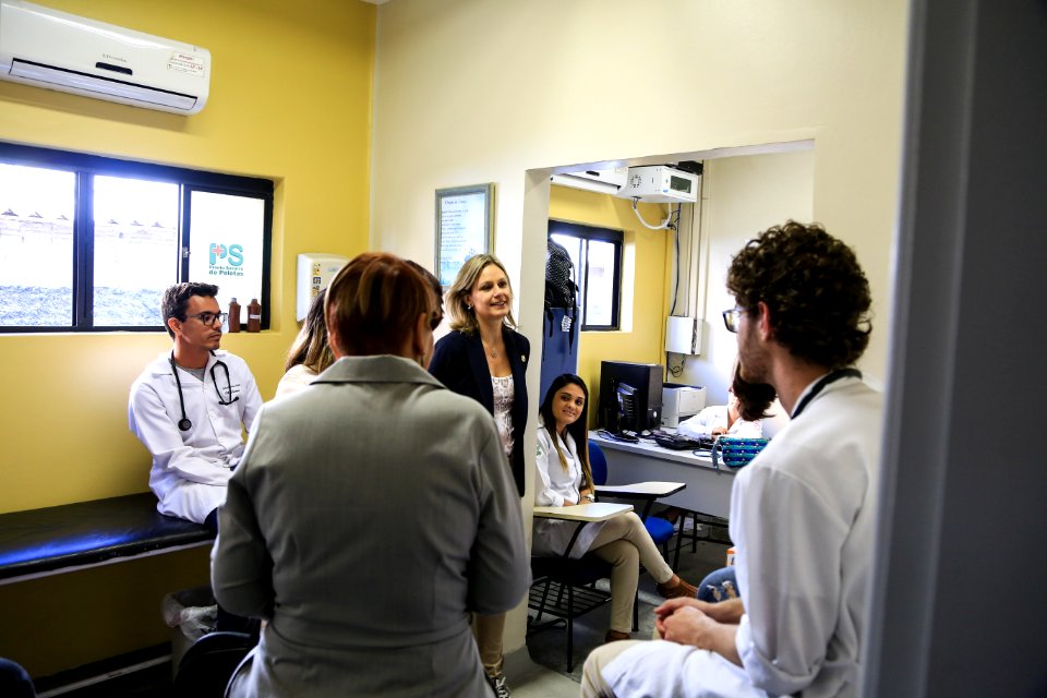 08.03.2018 - Prefeita Paula Mascarenhas visita à ala pediátrica do Pronto Socorro após reforma - Foto: Gustavo Vara