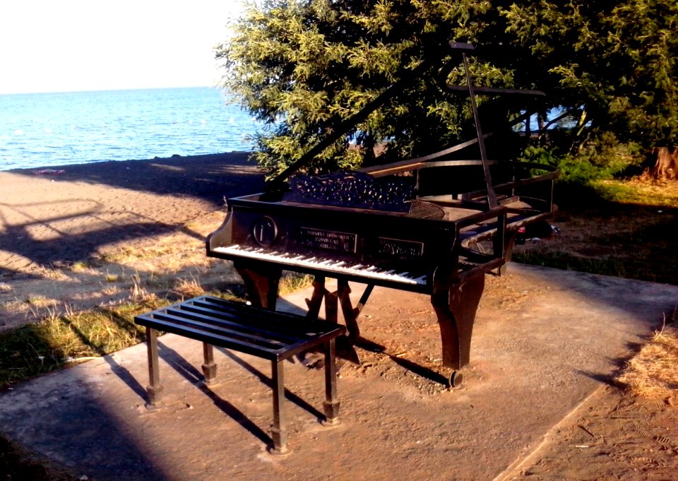 Escultura Piano - Frutillar