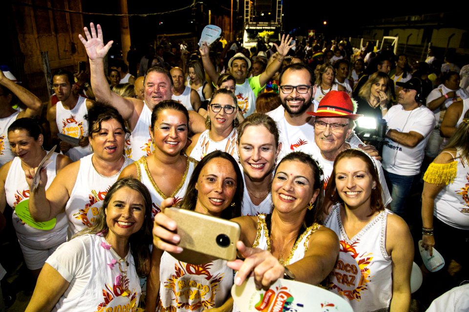 12.02.2018 - Bloco da Paz desfila na Passarela do Samba no Porto de Pelotas - Foto: Gustavo Vara