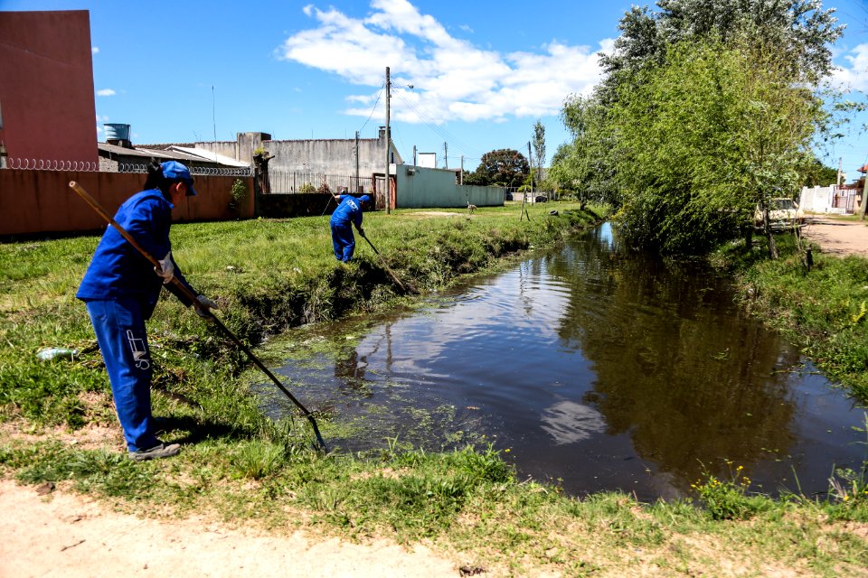 31.10.2017 - Limpeza do canal da 29 no Val Verde