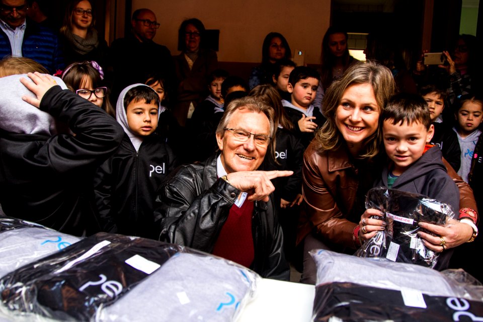 21.06.2018 -  Entrega dos novos uniformes na Escola Joaquim Nabuco e assinatura da ordem de serviço da construção de passarela coberta para EMEF Joaquim Nabuco - Foto: Gustavo Vara