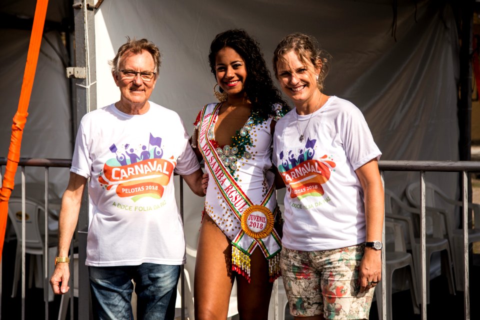 10.02.2018 - Prefeita Paula Mascarenhas e o vice Idemar Barz durante o primeiro dia do Carnaval 2018 - Foto: Gustavo Vara